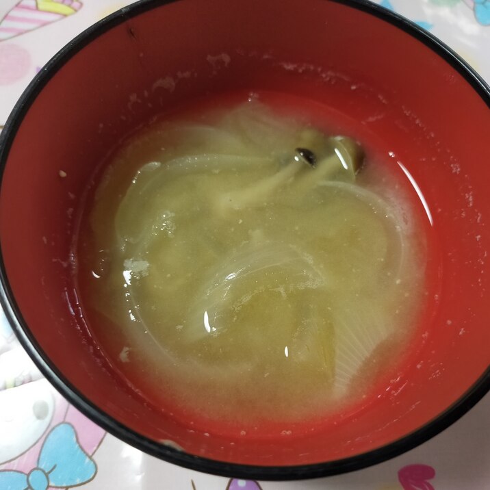 玉ねぎとしめじのお味噌汁♪。.:＊・゜♪